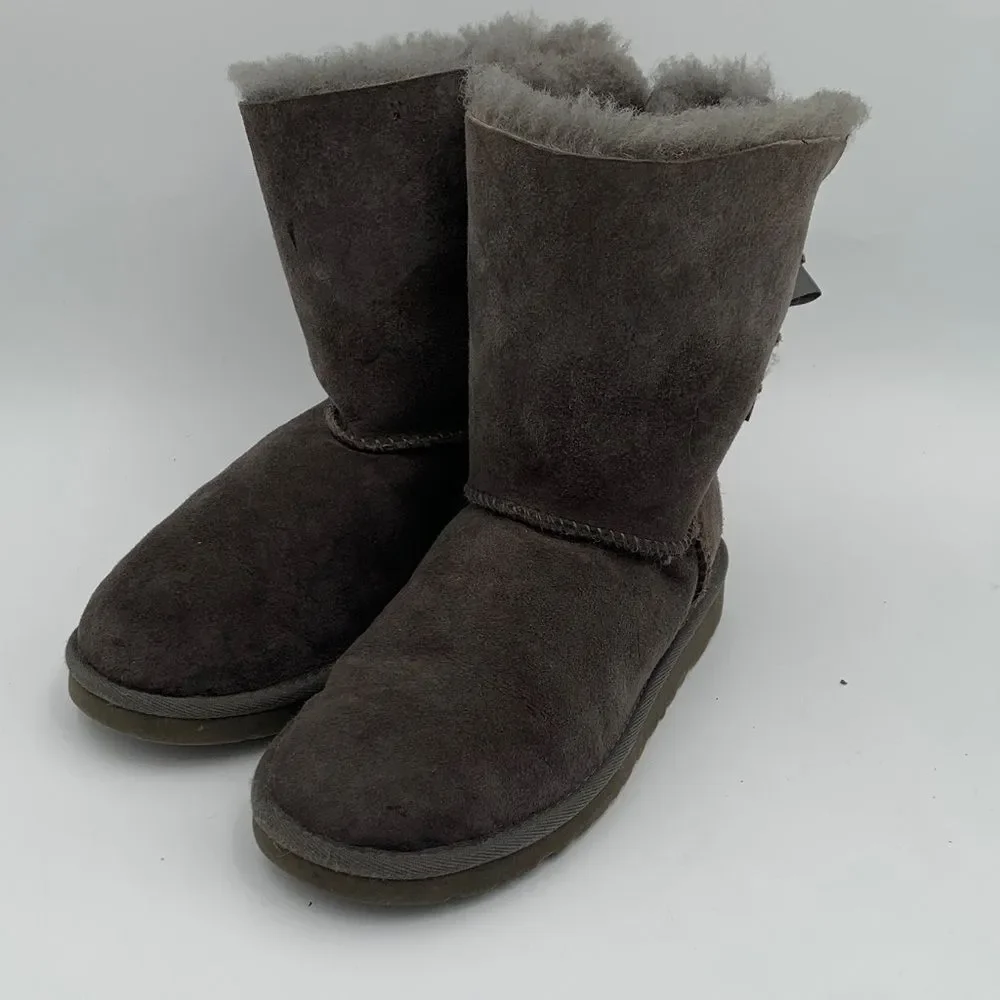 UGG Bailey Bow/Double Bow in grey big girl size 4